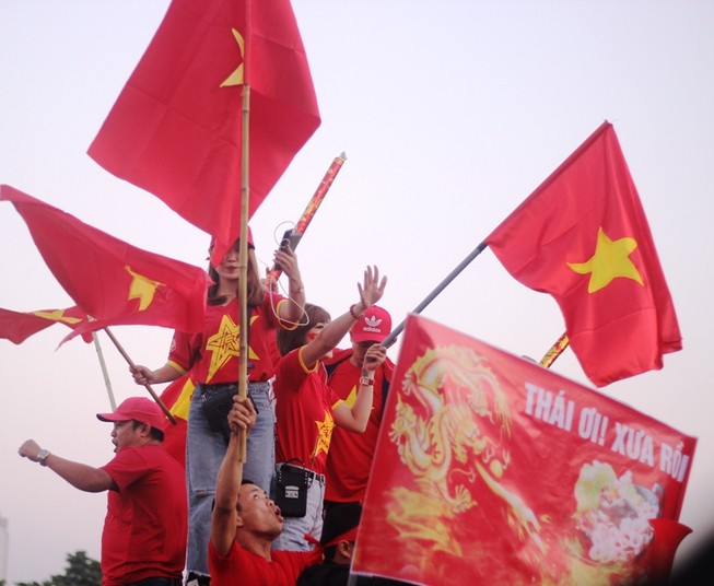 Cổ động viên Việt Nam: ‘Thái Lan ơi xưa rồi’