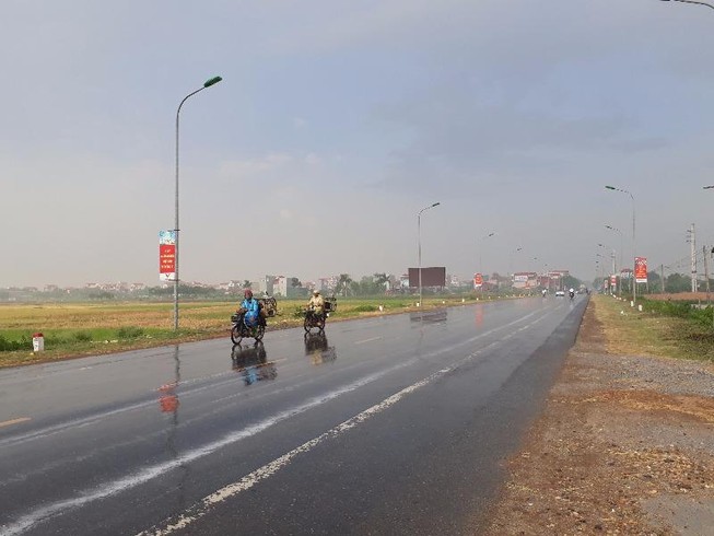 Hà Nội bất ngờ có mưa to sau những ngày nắng nóng