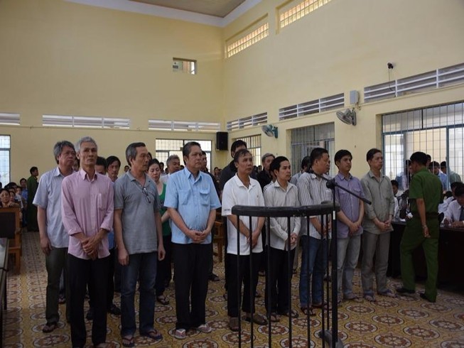 Án cao nhất 16 năm tù cho nhóm lừa 1.000 tỉ ở Cà Mau