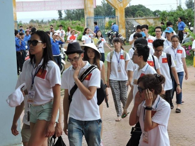 Hàng trăm khách du lịch du xuân đảo Lý Sơn