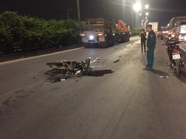 Quận 12: Đi xe máy vào làn ô tô, 1 thanh niên nhập viện