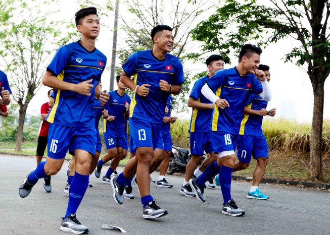 Olympic Việt Nam vừa đặt chân đến Indonesia đã gặp khó