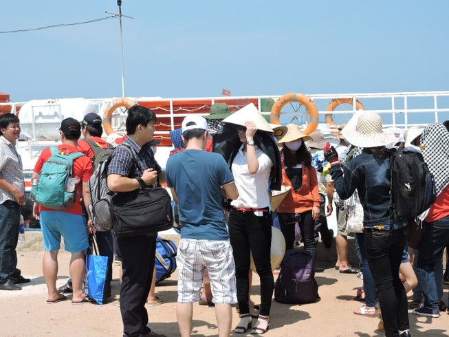 Ngư dân Lý Sơn khai biển ngư trường Hoàng Sa, Trường Sa