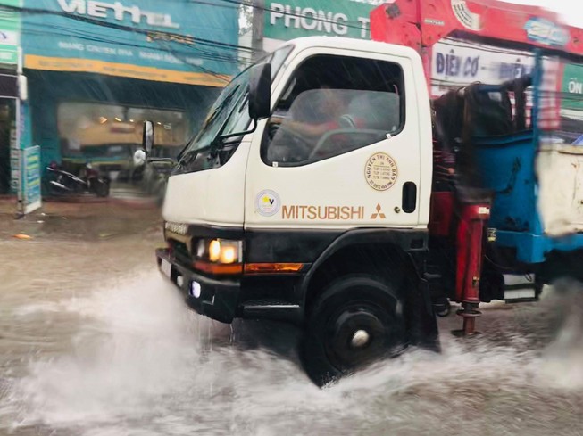 TP.HCM, Bình Dương… hứng cơn mưa ‘vàng’