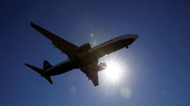 Nóng: Đến lượt Boeing 737-800 gặp sự cố hạ cánh khẩn