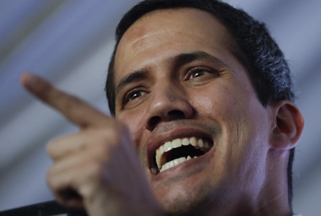 Ông Guaido bị cấm hoạt động công quyền