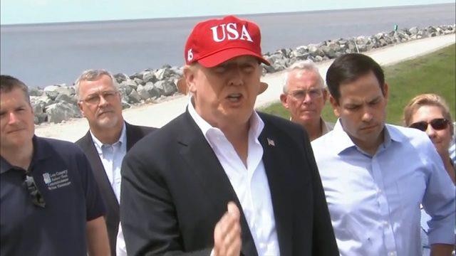Ông Trump trong một chuyến thị sát biên giới Tây Nam. Ảnh: CNN