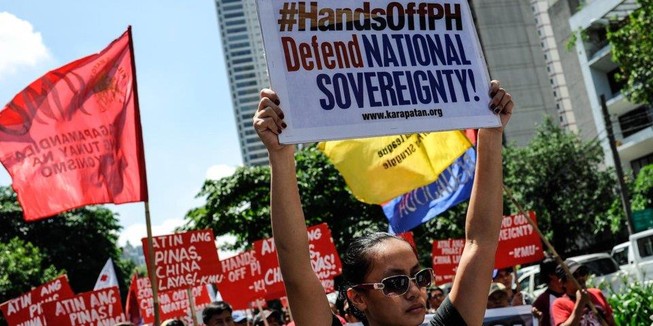 Người dân Philippines biểu tình phản đối Trung Quốc về vấn đề Biển Đông. Ảnh: INSIDER