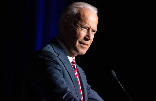 Cựu Phó tổng thống Joe Biden đăng video xin lỗi
