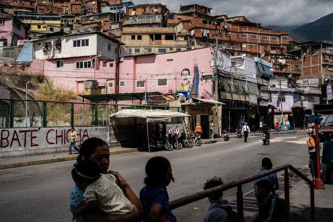 Khu phố Jose Felix Ribas của khu ổ chuột Petare ở Caracas. Ảnh: BLOOMBERG
