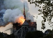 Thế giới bàng hoàng trước vụ cháy Nhà thờ Đức Bà Paris