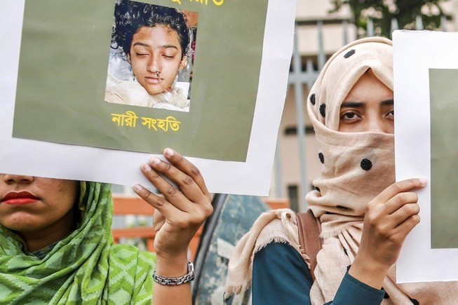 Tố hiệu trưởng sàm sỡ, nữ sinh Bangladesh bị thiêu sống