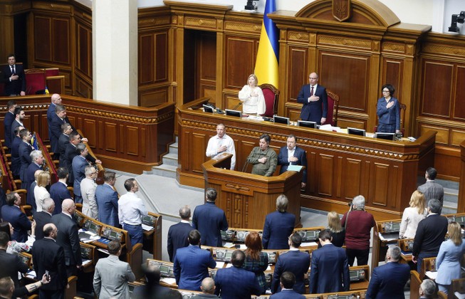 Ukraine phê chuẩn luật mới khiêu khích Nga và tân Tổng thống