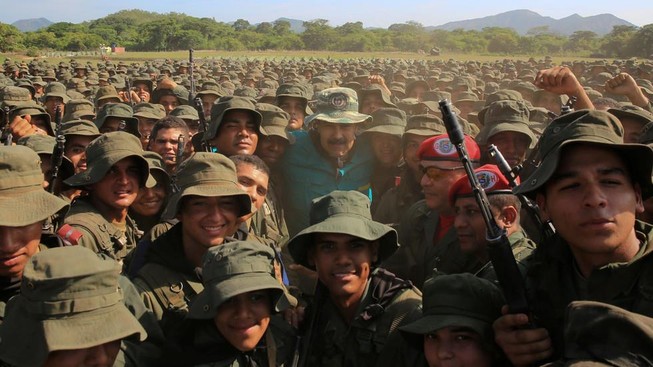 Mỹ dọa trừng phạt quân đội Venezuela vì ủng hộ ông Maduro