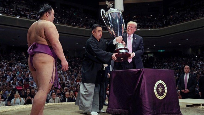 Những điều đặc biệt trong trận đấu sumo ông Trump đến xem