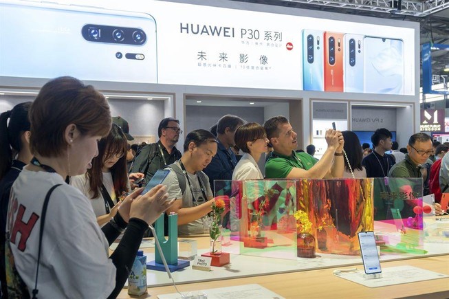 Huawei hoàn tiền nếu thiết bị không dùng được Gmail