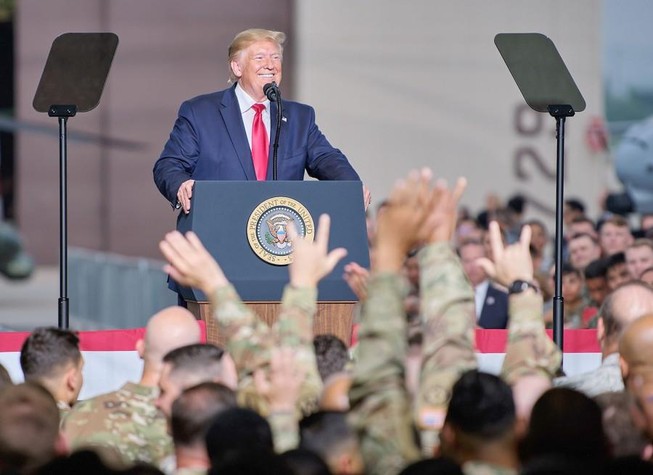 Ông Trump quảng bá hệ thống vũ khí mới nhưng Mỹ sẽ không dùng