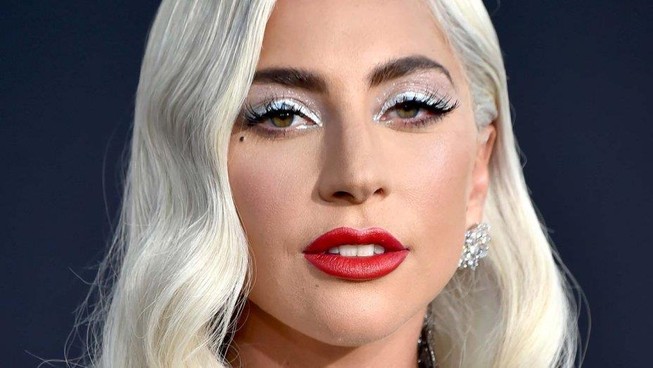 Lady Gaga ra mắt thương hiệu mỹ phẩm riêng