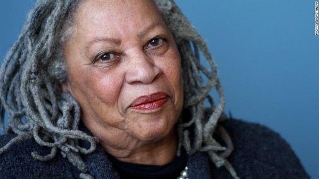 Toni Morrison - nữ văn sĩ da màu nhận giải Nobel đã qua đời