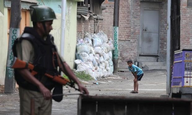 Pakistan trục xuất đại sứ Ấn Độ giữa căng thẳng Kashmir