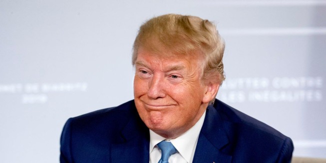 Ông Trump đòi dùng bom hạt nhân đánh tan bão