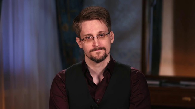Mỹ muốn thu tiền bán cuốn hồi ký của Edward Snowden