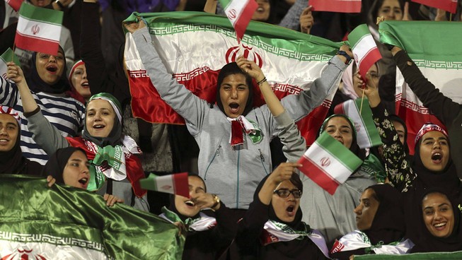 Nữ giới Iran đã được phép vào sân xem bóng đá