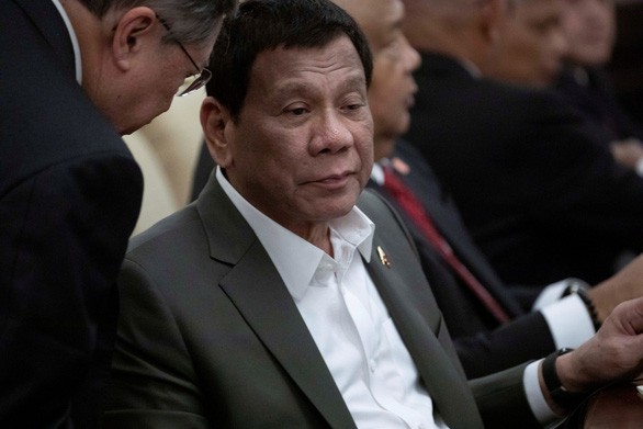 Ngã xe máy, tổng thống Philippines bị thương
