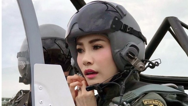 Hoàng quý phi Thái Lan bị tước mọi danh hiệu vì 'bất trung'