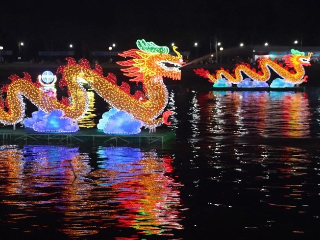 Về Tây Đô thưởng lãm đêm hoa đăng Ninh Kiều