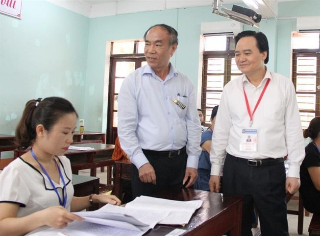 Bộ trưởng GD-ĐT kiểm tra công tác chấm thi tại Hà Giang