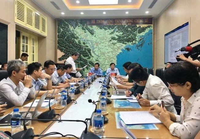 Họp khẩn ứng phó với áp thấp nhiệt đới đang mạnh