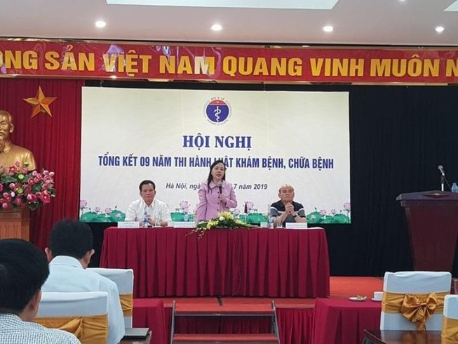 Chứng chỉ hành nghề KCB: Thế giới phải thi tuyển, VN xét hồ sơ