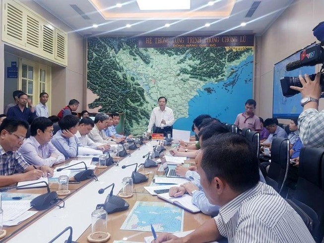 2 áp thấp nhiệt đới chạy lòng vòng rất phức tạp