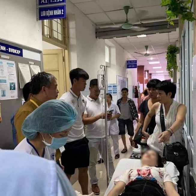 Tình hình sức khỏe nữ cổ động viên bị trúng pháo sáng