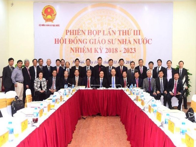Một ứng viên xin rút khỏi danh sách công nhận giáo sư