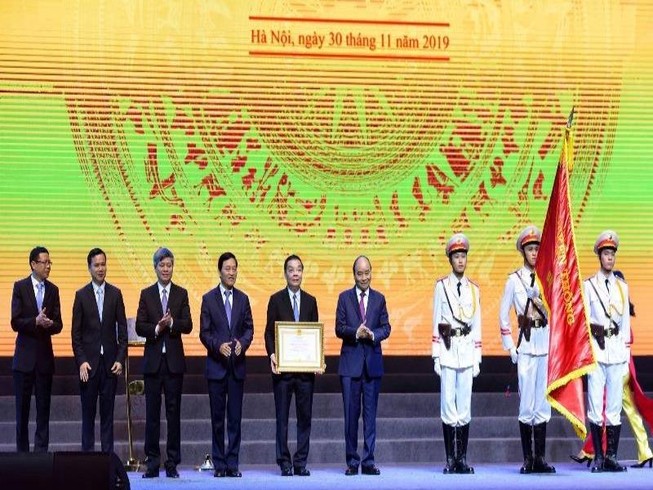 Bộ KH&CN đón nhận huân chương Lao động hạng Nhất