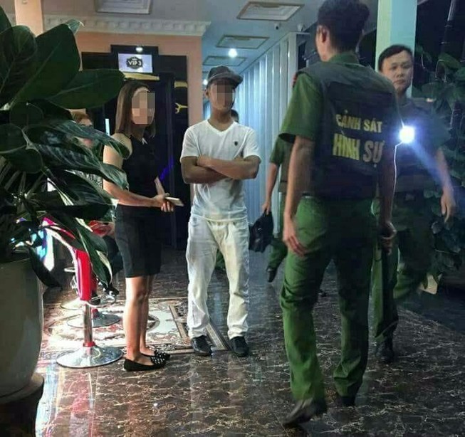 Đột kích quán karaoke, nhiều dân chơi đang 'phê' ma túy