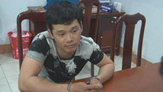 Thanh niên hung hãn cầm dao rựa tấn công CSGT