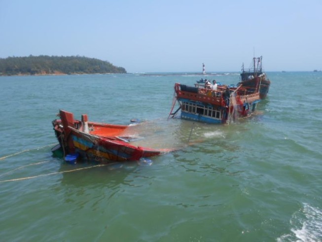 Đâm chìm tàu ngư dân VN ở vùng biển Hoàng Sa là phi pháp!