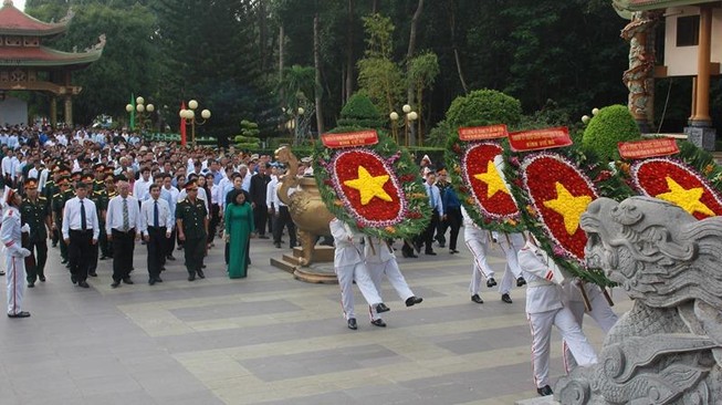 Dâng hương tưởng niệm nhân 71 năm Ngày Thương binh Liệt sĩ