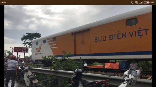 Tàu lửa tông ô tô ở Nam Định, nhiều người thương vong
