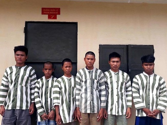 Nhóm cướp đập phá xe máy vì nạn nhân... không mang tiền