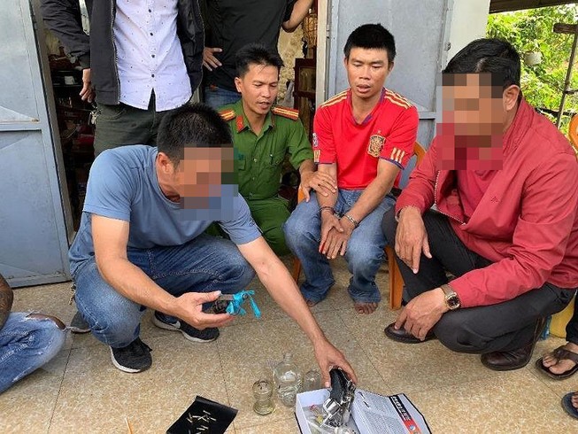 Bán ma túy, giấu lựu đạn trong nhà