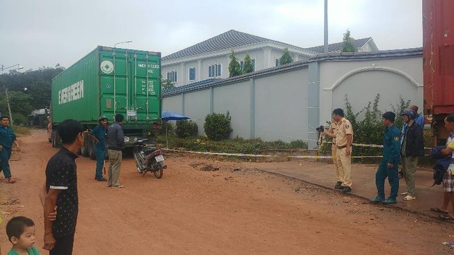 Thương tâm: Bé trai 1 tuổi bị xe đầu kéo cán tử vong