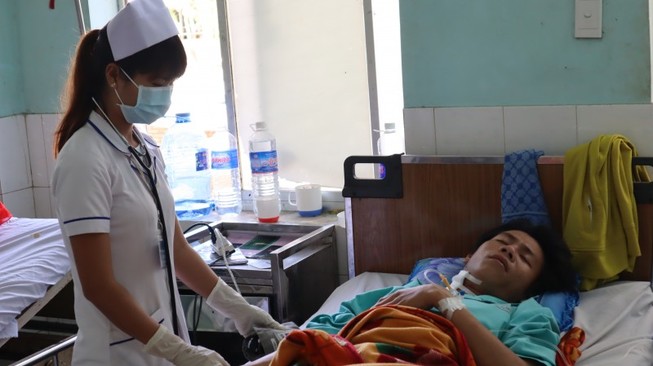 Bình Phước: Nam thanh niên nhập viện với viên đạn găm vào cổ