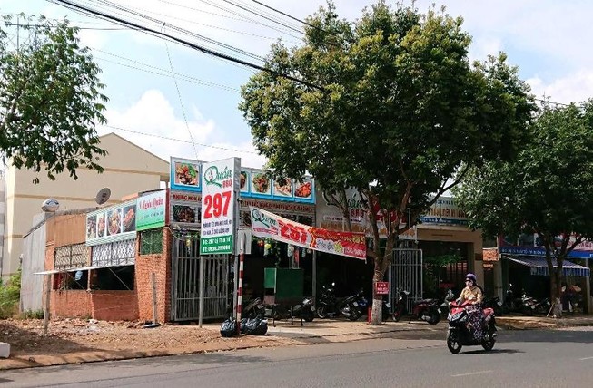 Nhóm thanh niên đi ô tô nổ súng, đánh người tại quán nhậu