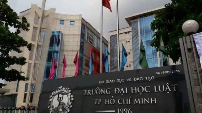 ĐH Luật TP.HCM: Hai Phó Giáo sư xin từ chức
