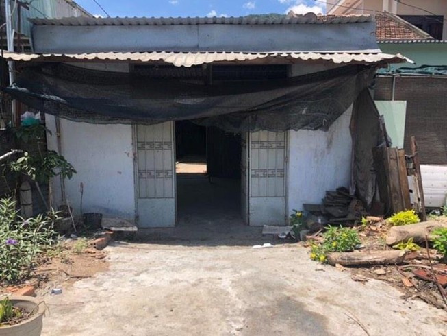 Cụ ông 83 tuổi bị nghi phạm 71 tuổi đâm trọng thương