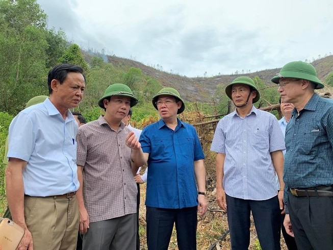 Phó Thủ tướng lý giải việc chưa dùng trực thăng chữa cháy rừng